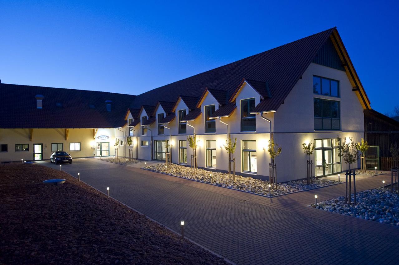 Apartments Golfpark Schlossgut Sickendorf Lauterbach  Exterior photo